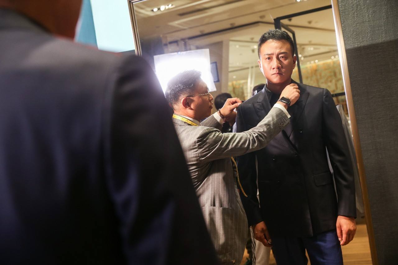 云南西服定制試衣 云南西服定制試衣